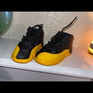 Size 9C Jordan 12s